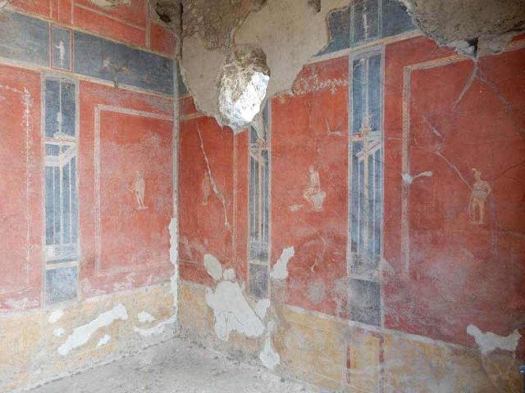 II.2.2 Pompeii. May 2016. Room “b”, looking towards the north-west corner and north wall of ala.
Photo courtesy of Buzz Ferebee.