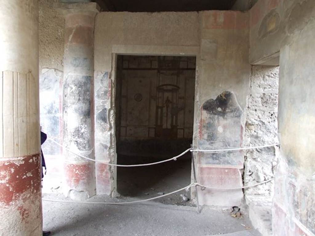 II.2.2 Pompeii. December 2006. Doorway to room “d”, on west side of pseudoperistyle “g”.