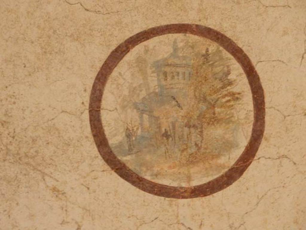 II.2.2 Pompeii. May 2016. Room “d”, detail of medallion from south end of west wall.
Photo courtesy of Buzz Ferebee.