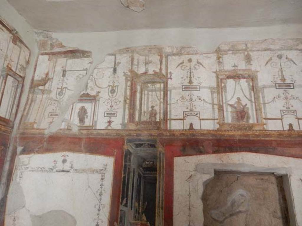II.2.2 Pompeii. May 2016. Room “f”, upper west wall at south end.
Photo courtesy of Buzz Ferebee.