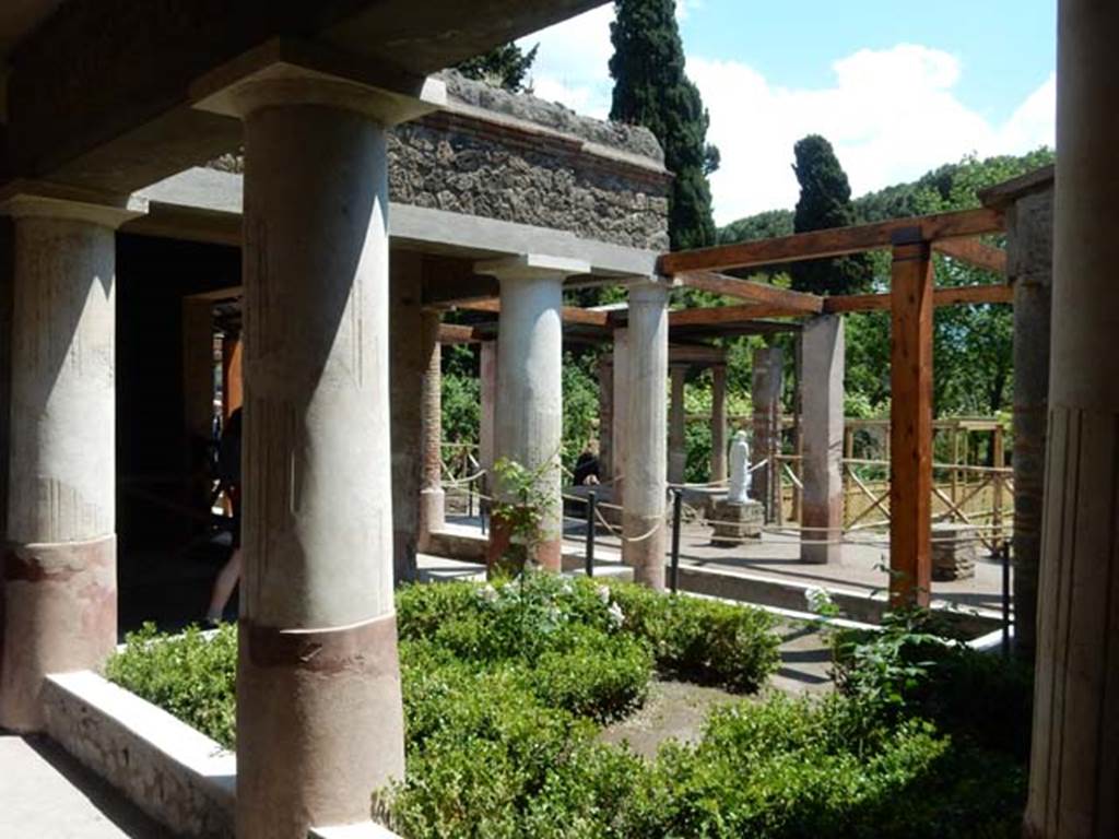 II.2.2 Pompeii. May 2016. Looking south-east across pseudo-peristyle area “g” towards garden “l”. 
Photo courtesy of Buzz Ferebee.