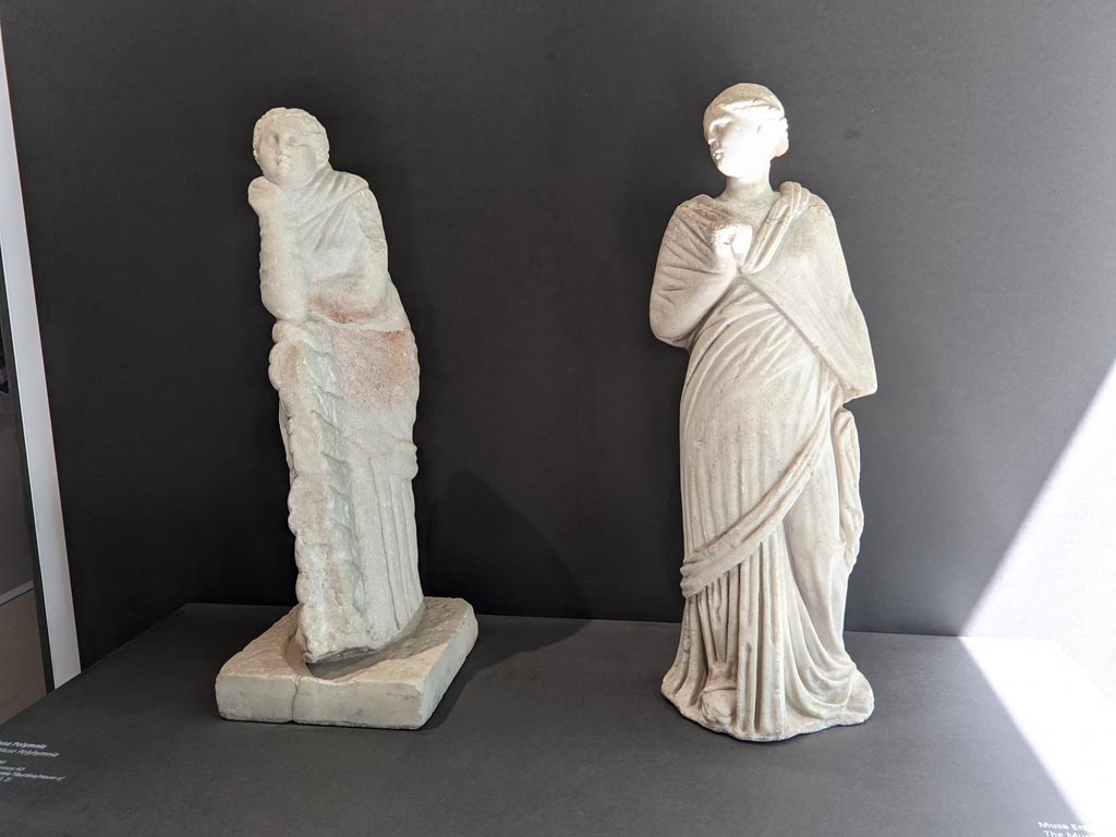 II.2.2 Pompeii. April 2022. 
Marble statues of the muse Polyhymnia, on left, and muse Erato or Mnemosyne, on right, on display in exhibition in Palaestra.
Photo courtesy of Giuseppe Ciaramella.