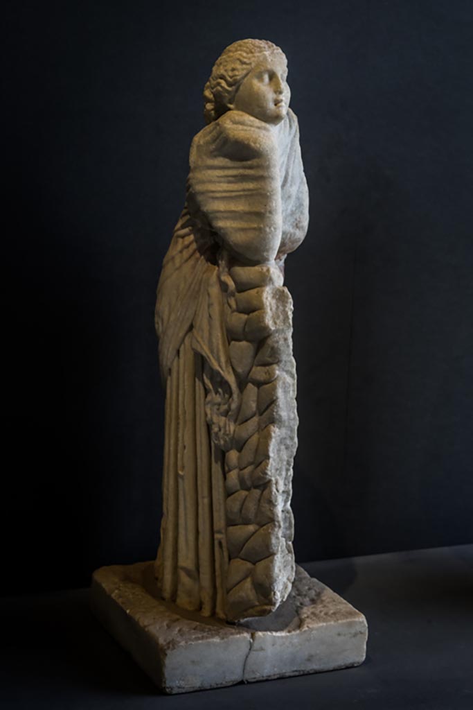 II.2.2 Pompeii. January 2023. 
Marble statue of the muse Polyhymnia, on display in exhibition in Palaestra.
Photo courtesy of Johannes Eber.