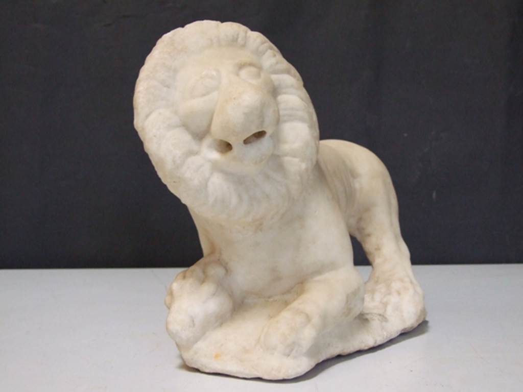 II.2.2 Pompeii.  March 2009. Room “i”. White marble statue of a Lion with a Ram’s head beneath its paw. Found on the south side of the upper euripus in the garden.  SAP inventory number: 20371.