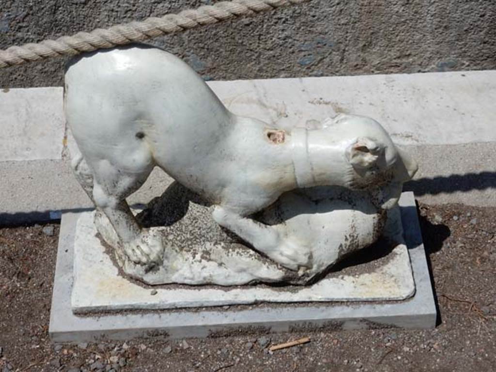 II.2.2 Pompeii. May 2016.Room “i”. Statue group of dog and faun found on the south side of the upper euripus. Photo courtesy of Buzz Ferebee.