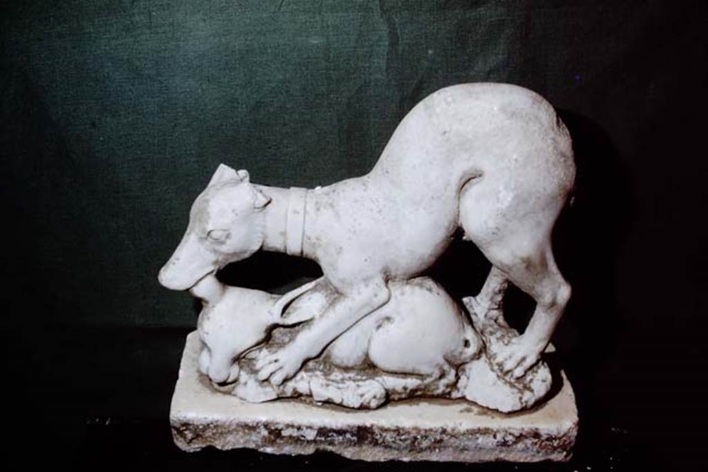 II.2.2 Pompeii. 1978. Room “i”. Marble group of dog and faun. Photo by Stanley A. Jashemski.   
Source: The Wilhelmina and Stanley A. Jashemski archive in the University of Maryland Library, Special Collections (See collection page) and made available under the Creative Commons Attribution-Non Commercial License v.4. See Licence and use details. J78f0179