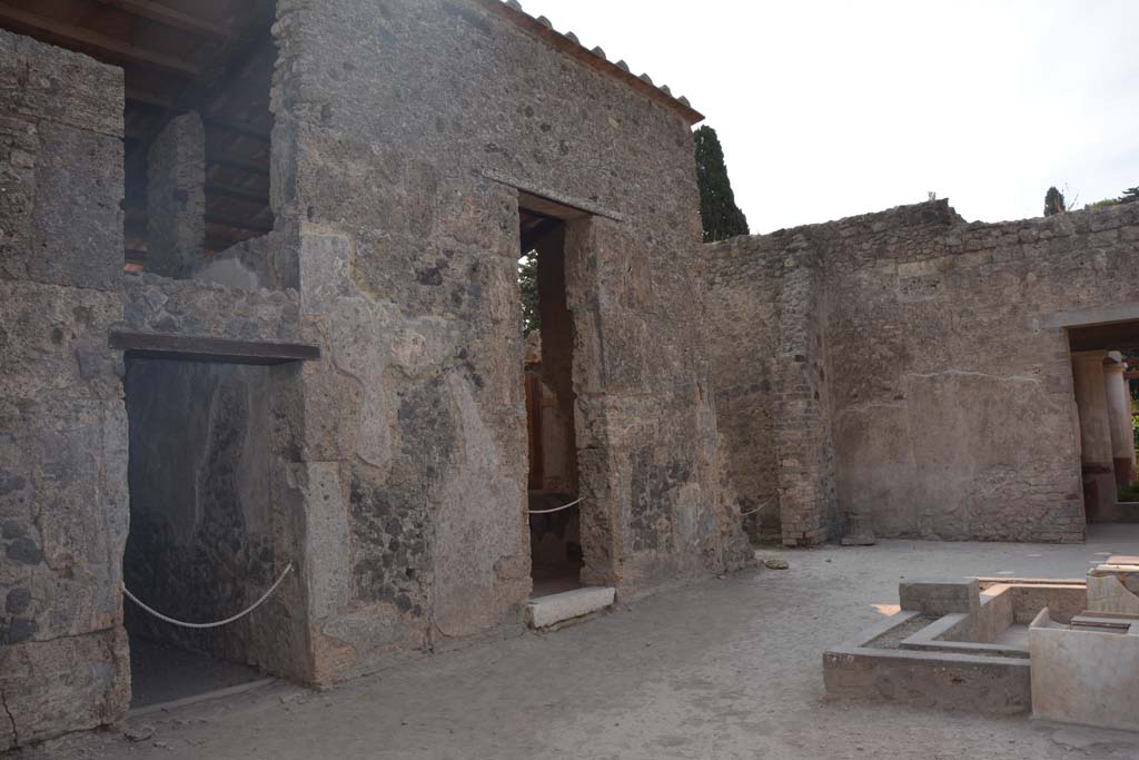 II.2.2 Pompeii. July 2017. Room 2, looking south-east across atrium.
Foto Annette Haug, ERC Grant 681269 DÉCOR.