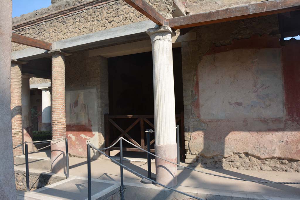 II.2.2 Pompeii. July 2017. Room “i”, looking north from east side of temple towards doorway to room “h”, myths room. 
Foto Annette Haug, ERC Grant 681269 DÉCOR.