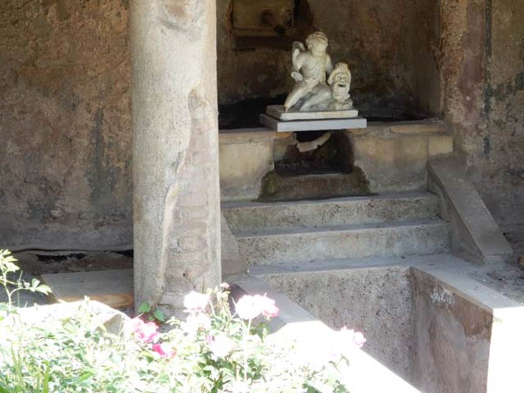 II.2.2 Pompeii. May 2016. Room “l”, garden. Looking north to marble steps in the nymphaeum at the northern end of the lower euripus. A white statuette of a cupid with a mask has now been replaced there.  Photo courtesy of Buzz Ferebee.
