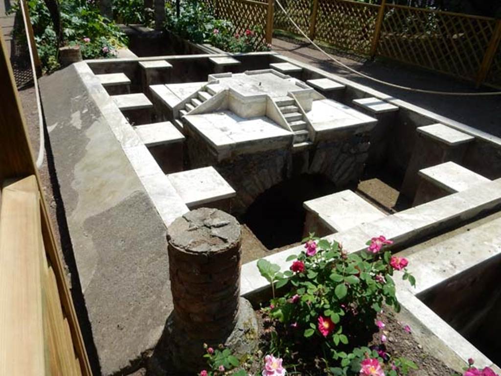 II.2.2 Pompeii. May 2016. Room “l”, garden. 
Pool and fountain which may have been shaded by a pergola, although the columns for it have now been reduced in size. 
Photo courtesy of Buzz Ferebee.