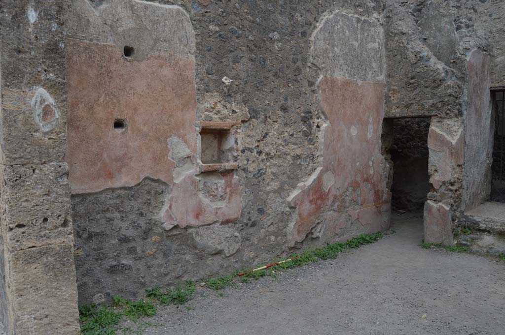 II.2.3 Pompeii. October 2017. Looking towards east wall with the outline of the sales counter below the plaster line, lower left. 
Foto Taylor Lauritsen, ERC Grant 681269 DÉCOR.