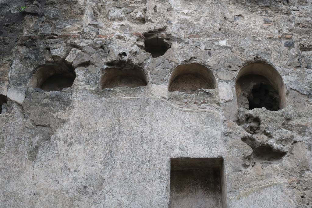 II.2.3 Pompeii. December 2018. Niches set into upper west wall. Photo courtesy of Aude Durand.