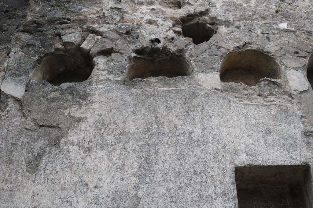 II.2.3 Pompeii. December 2018. Niches set into upper west wall at south end. Photo courtesy of Aude Durand.
