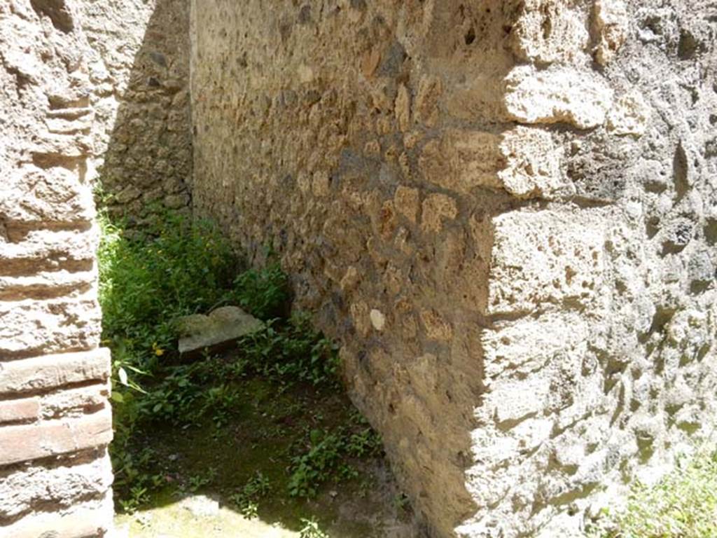 II.2.4 Pompeii. May 2016. Doorway to room 3 on east side of entrance corridor/fauces. Photo courtesy of Buzz Ferebee.  According to Eschebach, this room was the “porter’s room (cella ostiaria), and contained stairs to the upper floor. This room was a divided part of the following large room in the north-east corner of the north portico. Then, following on the left was a triclinium and two cubicula, then a space for the stairs to the upper floor, over the latrine (?).  At the south end of the east portico was the entrance to the narrow rear garden, and on the right of the entrance were the kitchen and a cubiculum.  On the right of the peristyle garden was another room with a staircase together with an amphorae store, and a garden room (diaeta?).  On the right of the entrance corridor was a large oecus, 
See Eschebach, L., 1993. Gebäudeverzeichnis und Stadtplan der antiken Stadt Pompeji. Köln: Böhlau. (p.89)