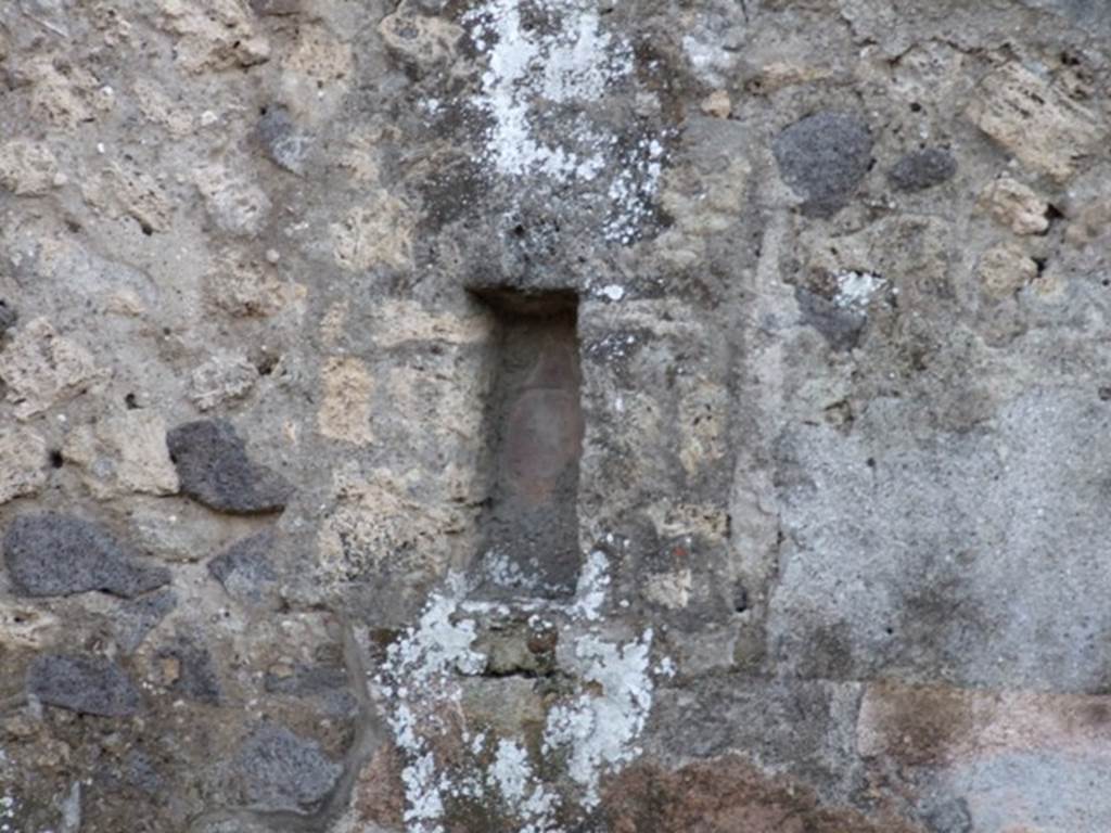 II.3.2 Pompeii. December 2007.  Recess in south wall of workshop.