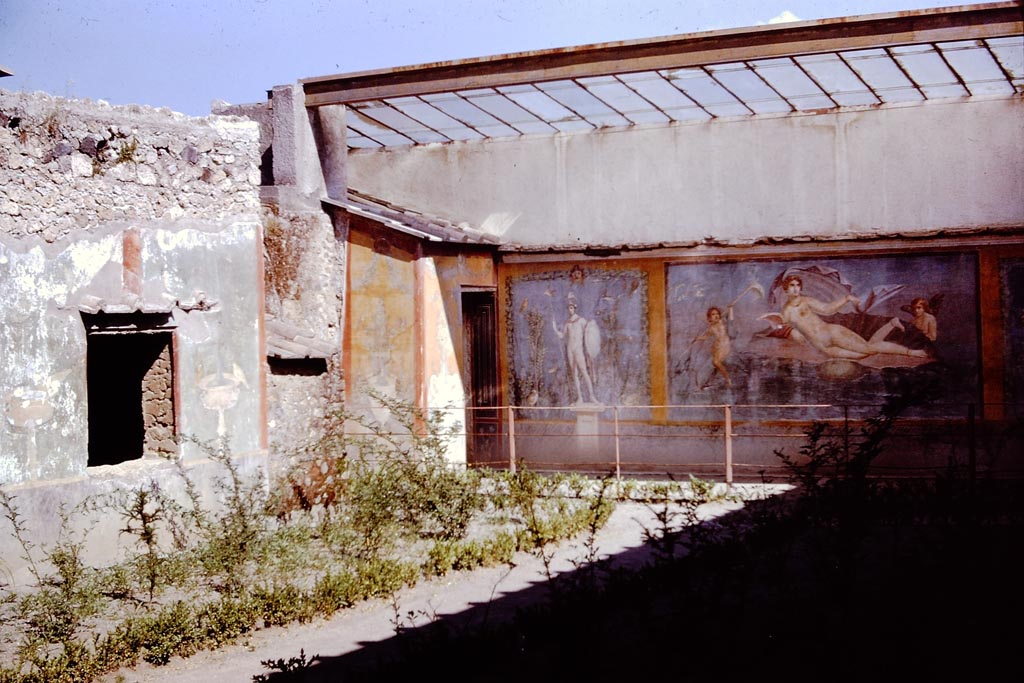 II.3.3 Pompeii. 1961. 
Room 11, looking towards the south-east corner, with window to room 10, on the left.  Photo by Stanley A. Jashemski.
Source: The Wilhelmina and Stanley A. Jashemski archive in the University of Maryland Library, Special Collections (See collection page) and made available under the Creative Commons Attribution-Non Commercial License v.4. See Licence and use details. 
J61f0761