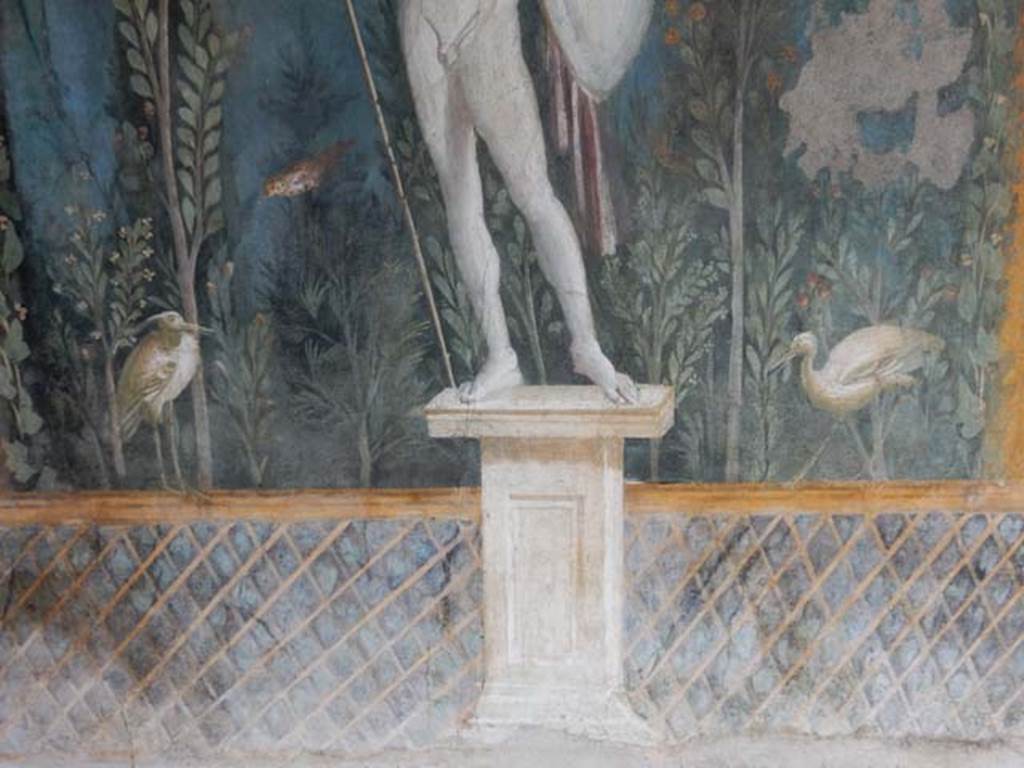 II.3.3 Pompeii. May 2016. Room 11, east panel on south wall of peristyle. Detail of lower statue of naked Ares / Mars with painted birds and trellis fence.  Photo courtesy of Buzz Ferebee.