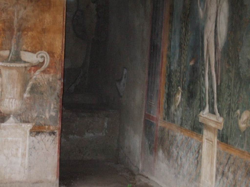 II.3.3 Pompeii. December 2006. Room 17, sacellum.