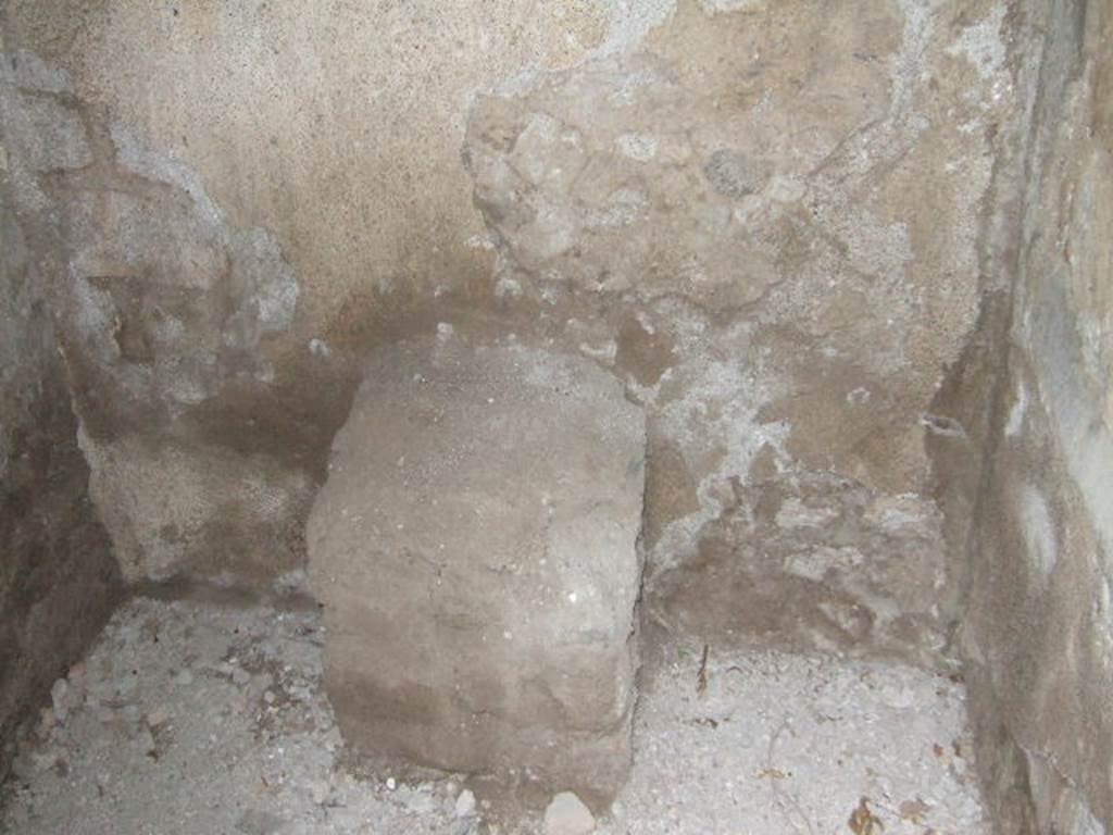 II.3.3 Pompeii. December 2006. Room 18, altar.