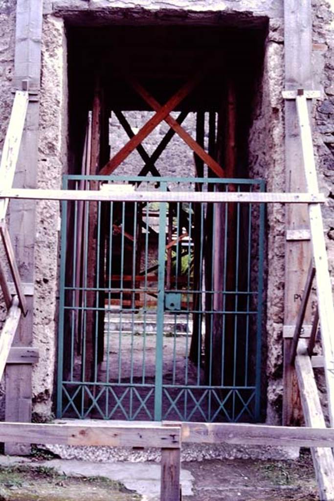 II.3.3 Pompeii, 1982 or 1983. Entrance doorway, looking south into atrium.    
Source: The Wilhelmina and Stanley A. Jashemski archive in the University of Maryland Library, Special Collections (See collection page) and made available under the Creative Commons Attribution-Non Commercial License v.4. See Licence and use details. J80f0462