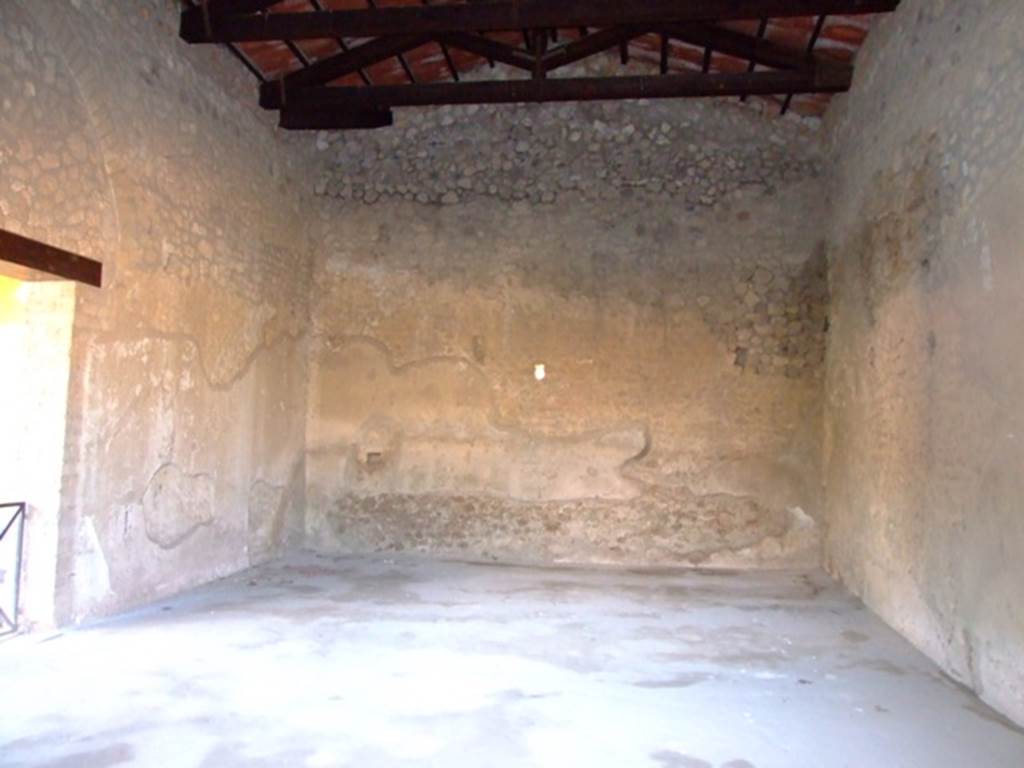 II.3.3 Pompeii. March 2009. Room 5, west wall of oecus. According to the information board, the walls of this oecus on the west side of the atrium were without decoration. It had only just been added to the house at the time of the eruption. 
Only the black and white mosaic floor had been laid.