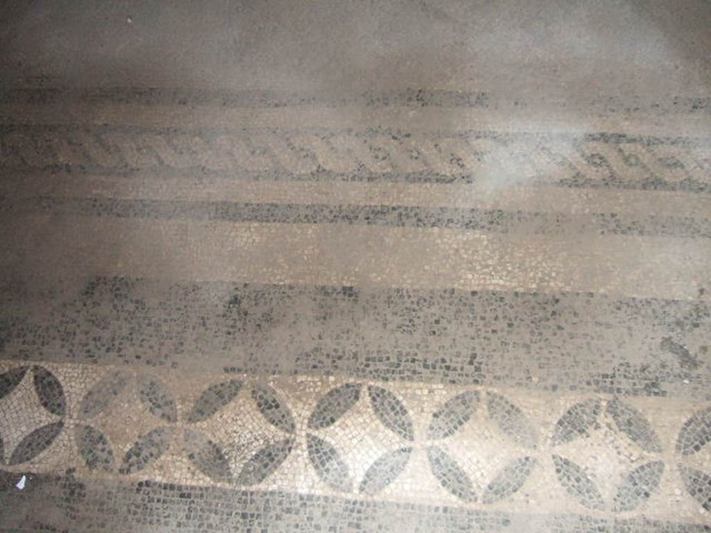 II.3.3 Pompeii.  Room 5, Mosaic floor in doorway near North Portico.