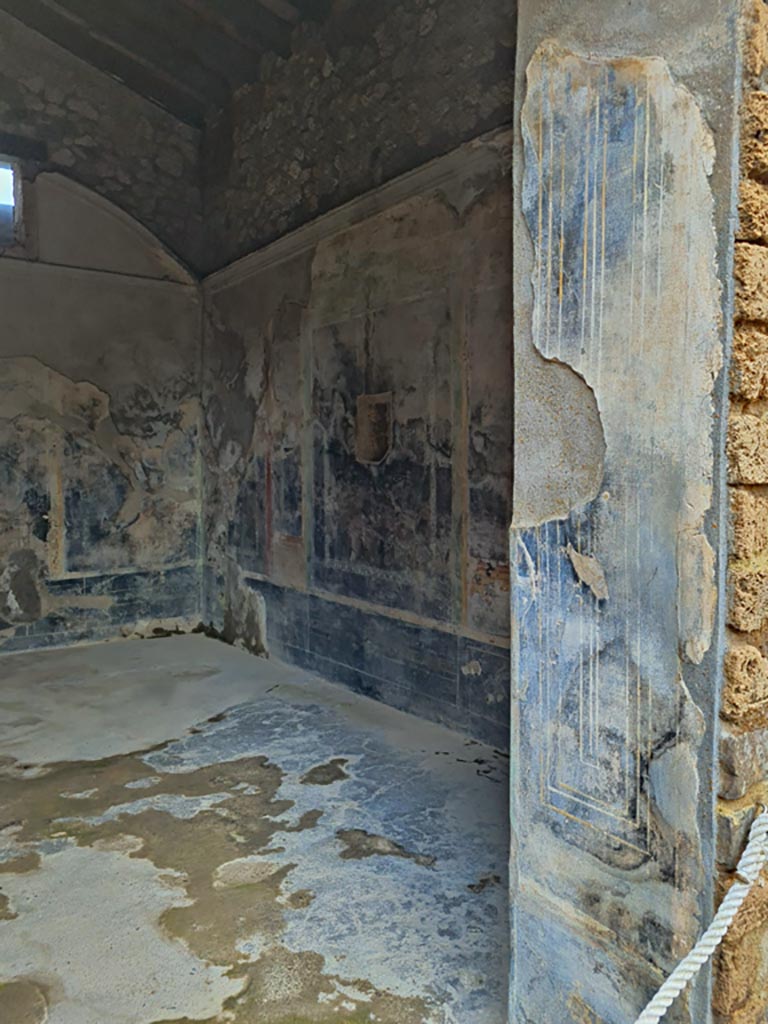 II.3.3 Pompeii. March 2024. 
Room 6, detail of doorway on north side, looking towards north-west corner of room.
Photo courtesy of Giuseppe Ciaramella.