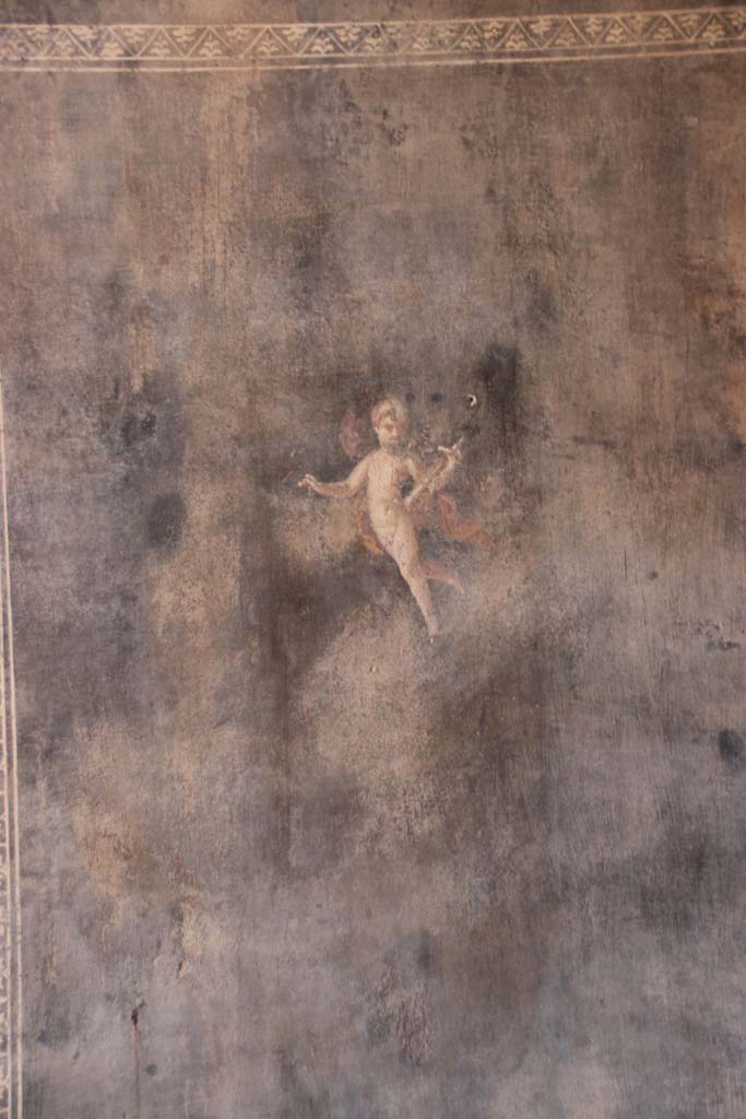 II.3.3 Pompeii. September 2017. 
Room 6, painted flying cupid from west end of south wall. Photo courtesy of Klaus Heese.