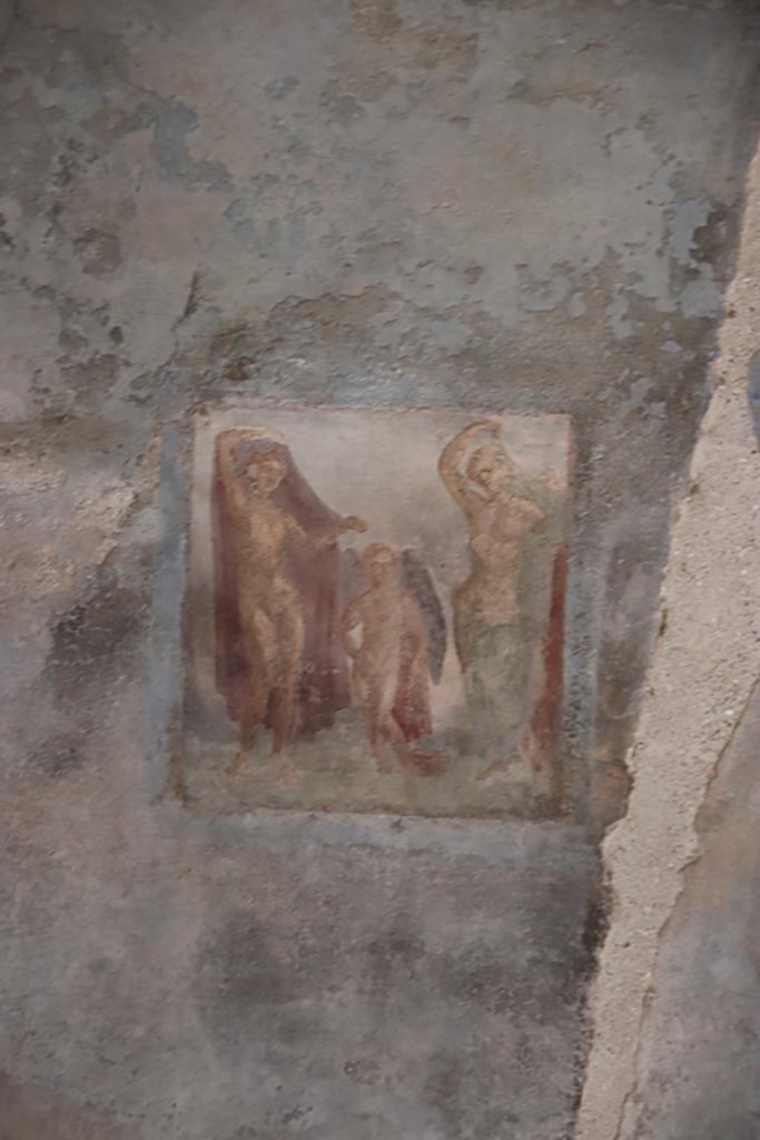 II.3.3 Pompeii. October 2022. 
Room 10, south wall with wall painting of Hermaphrodite and Salmacis. Photo courtesy of Klaus Heese
