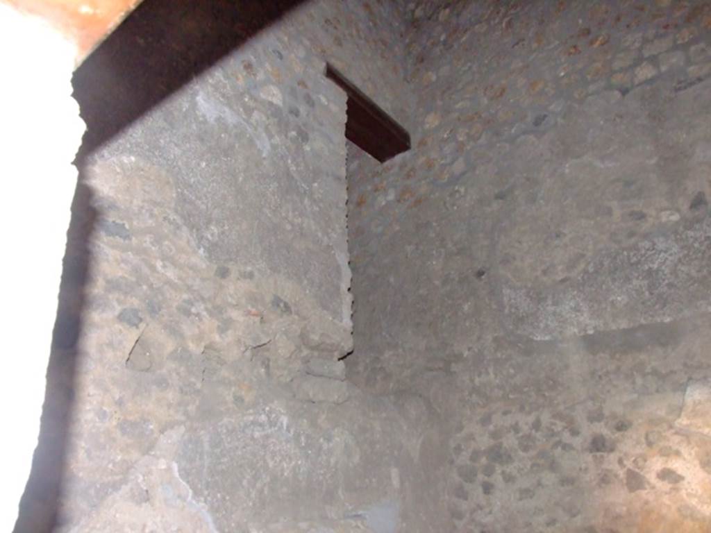 II.3.3 Pompeii.  March 2009. Room 15, Upper South wall.