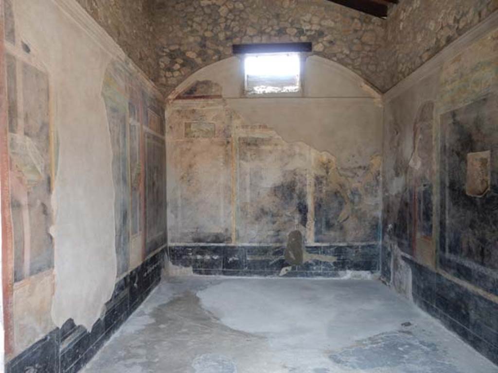 II.3.3 Pompeii. May 2016. Room 6, looking west from entrance doorway.  Photo courtesy of Buzz Ferebee.
