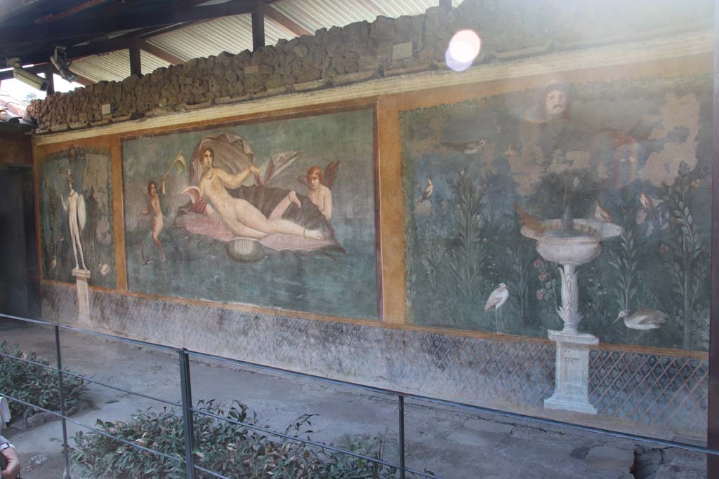 II.3.3 Pompeii. September 2017. Looking east along painted south wall, with fresco of Venus in the shell.. 
Photo courtesy of Klaus Heese.