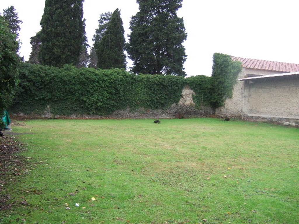 II.3.6  Pompeii.  December 2005.   Looking west across garden.