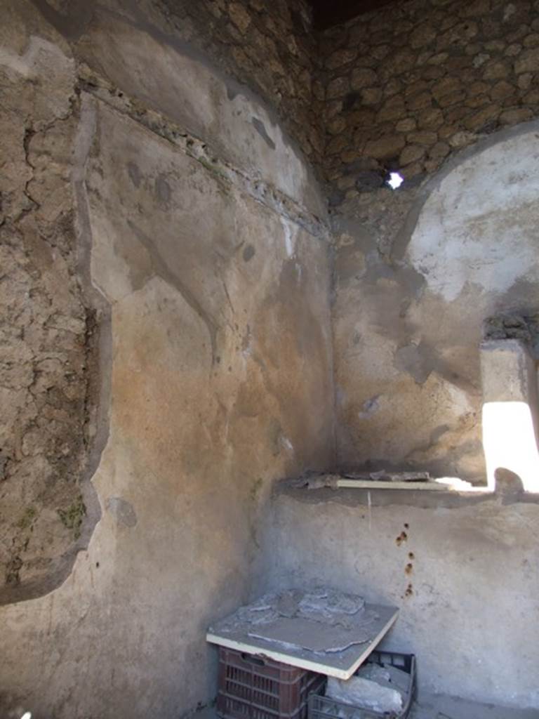 II.3.6 Pompeii. March 2009. West side of sacellum.