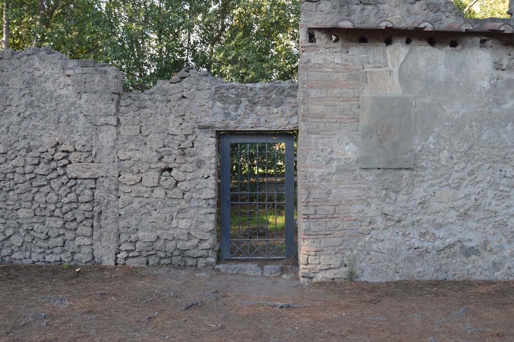II.3.9 Pompeii. October 2017. Looking towards entrance doorway on north side of Via di Castricio. 
Foto Taylor Lauritsen, ERC Grant 681269 DÉCOR.