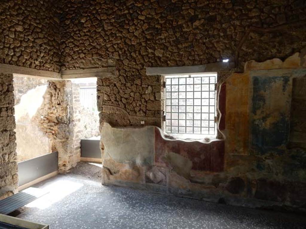 II.4.3 Pompeii. May 2016. South-west corner of atrium. Photo courtesy of Buzz Ferebee.