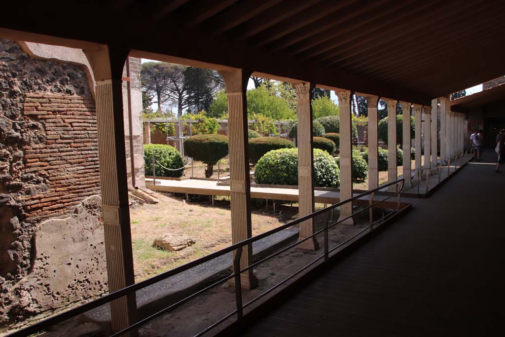 II.4.3 Pompeii. September 2019. Looking south-east across garden, from west portico.
Photo courtesy of Klaus Heese.