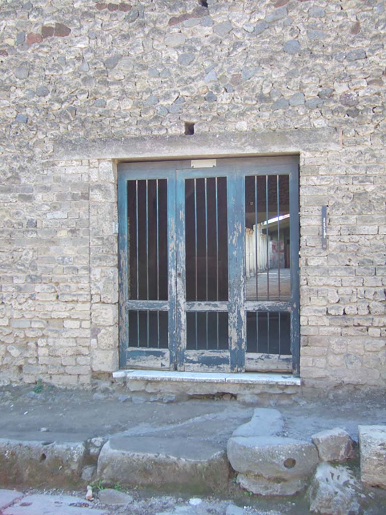 II.4.3 Pompeii. September 2005. Entrance doorway.