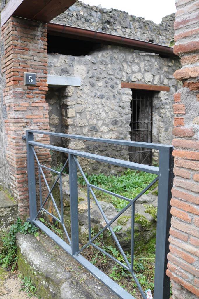 II.4.5 Pompeii. December 2018. 
Shop entrance doorway, looking towards east wall. Photo courtesy of Aude Durand.