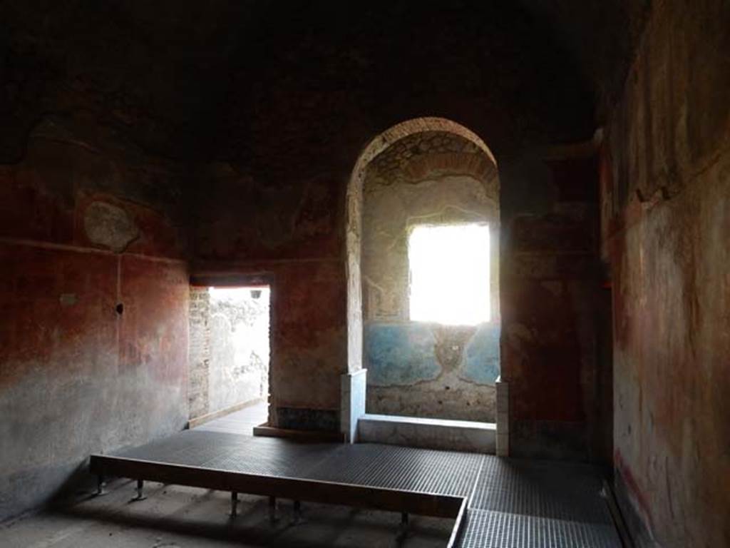 II.4.6 Pompeii. May 2017. Frigidarium/apodyterium, looking towards south wall.
Photo courtesy of Buzz Ferebee.