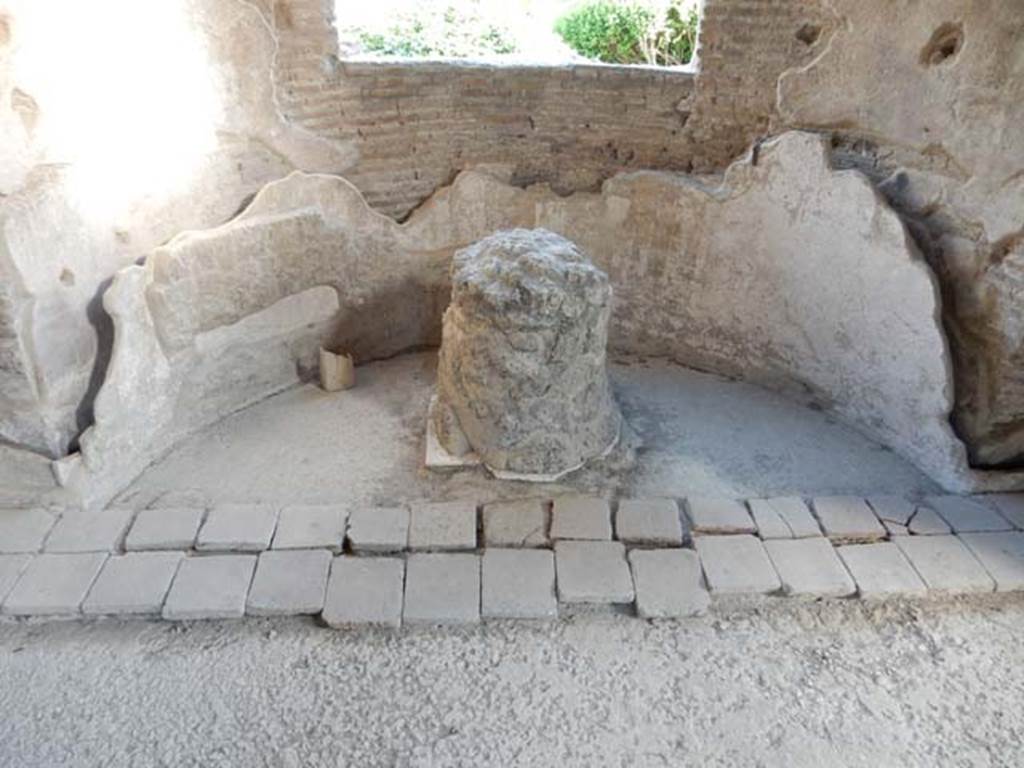 II.4.6 Pompeii. May 2017. South end of caldarium, with window to garden area. 
Photo courtesy of Buzz Ferebee.