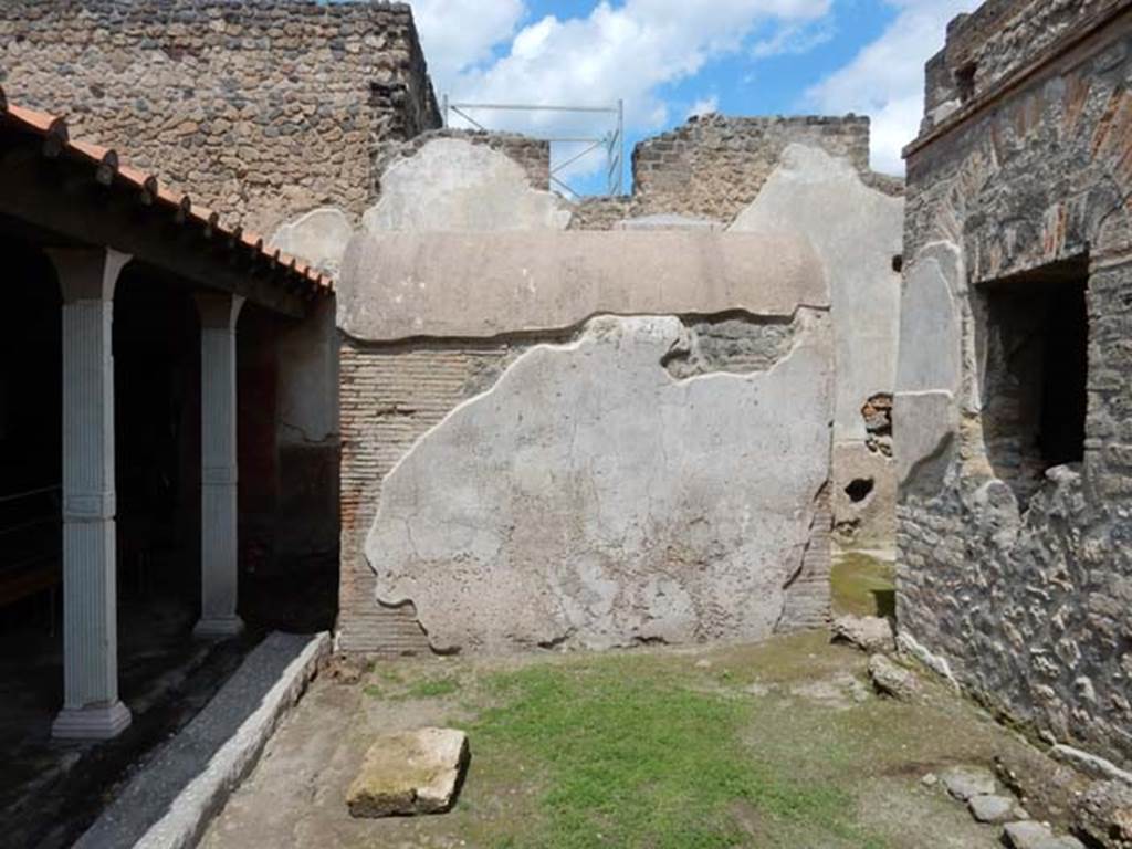 II.4.6 Pompeii. May 2016. Looking north towards south exterior wall of “cisterna 62” or tank 62. Photo courtesy of Buzz Ferebee.