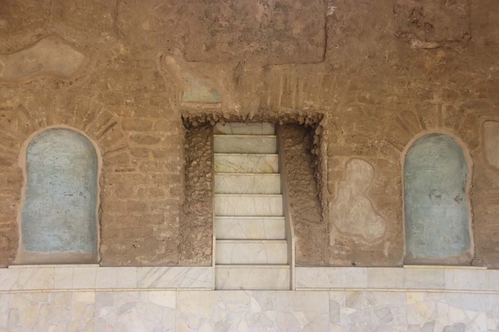 II.4.6 Pompeii. September 2019. Detail of west wall of summer triclinium, with cascade fountain. 
Photo courtesy of Klaus Heese.