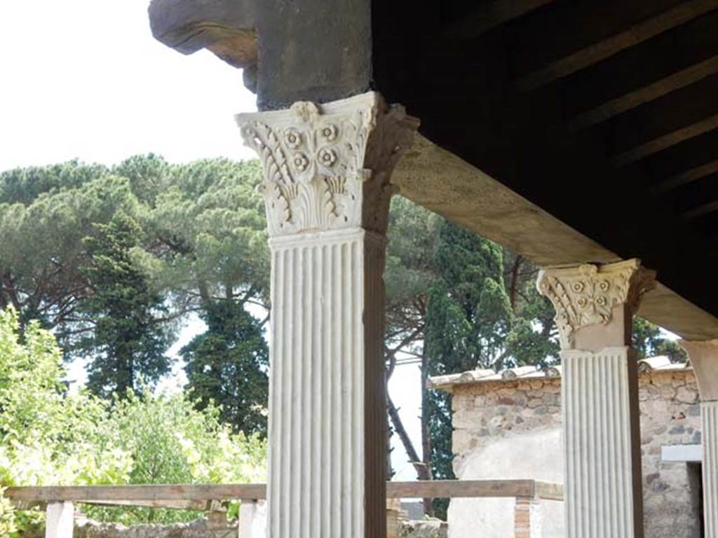 II.4.6 Pompeii. May 2016. Detail from columns on west portico, looking south-east.  
Photo courtesy of Buzz Ferebee.