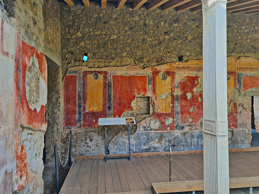 II.4.6 Pompeii. March 2024. 
Looking towards west wall of portico at its southern end, near doorway to II.4.10, on left. Photo courtesy of Giuseppe Ciaramella.