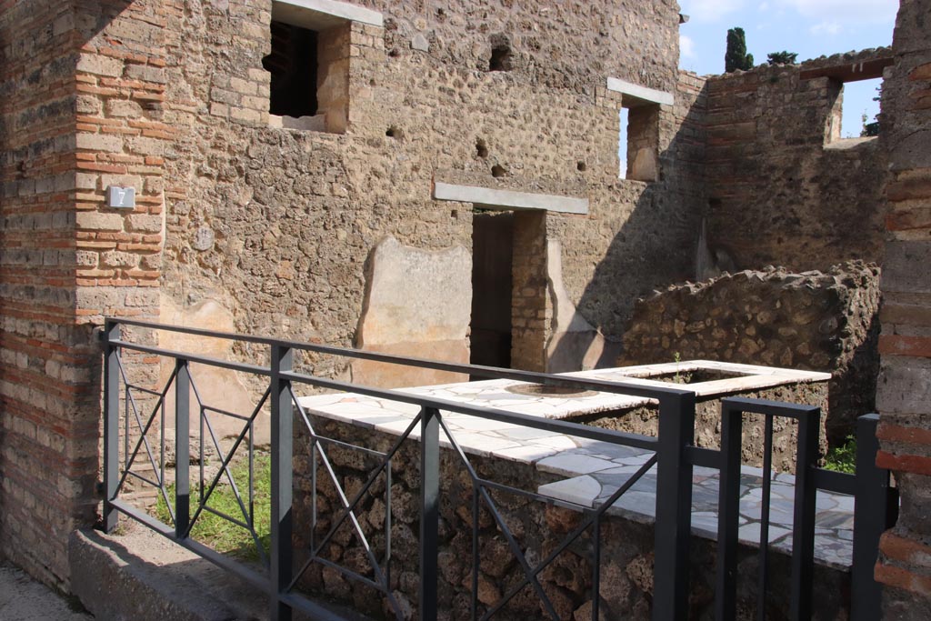 II.4.7 Pompeii. October 2022. 
Looking south-east across bar-room from entrance on Via dell’Abbondanza. Photo courtesy of Klaus Heese
