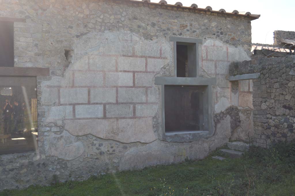II.4.10 Pompeii. March 2019. 
Looking west towards exterior façade with window to the tablinum, on left, and biclinium, on right. 
The steps and doorway leads into the garden area and west portico.
Foto Taylor Lauritsen, ERC Grant 681269 DÉCOR.