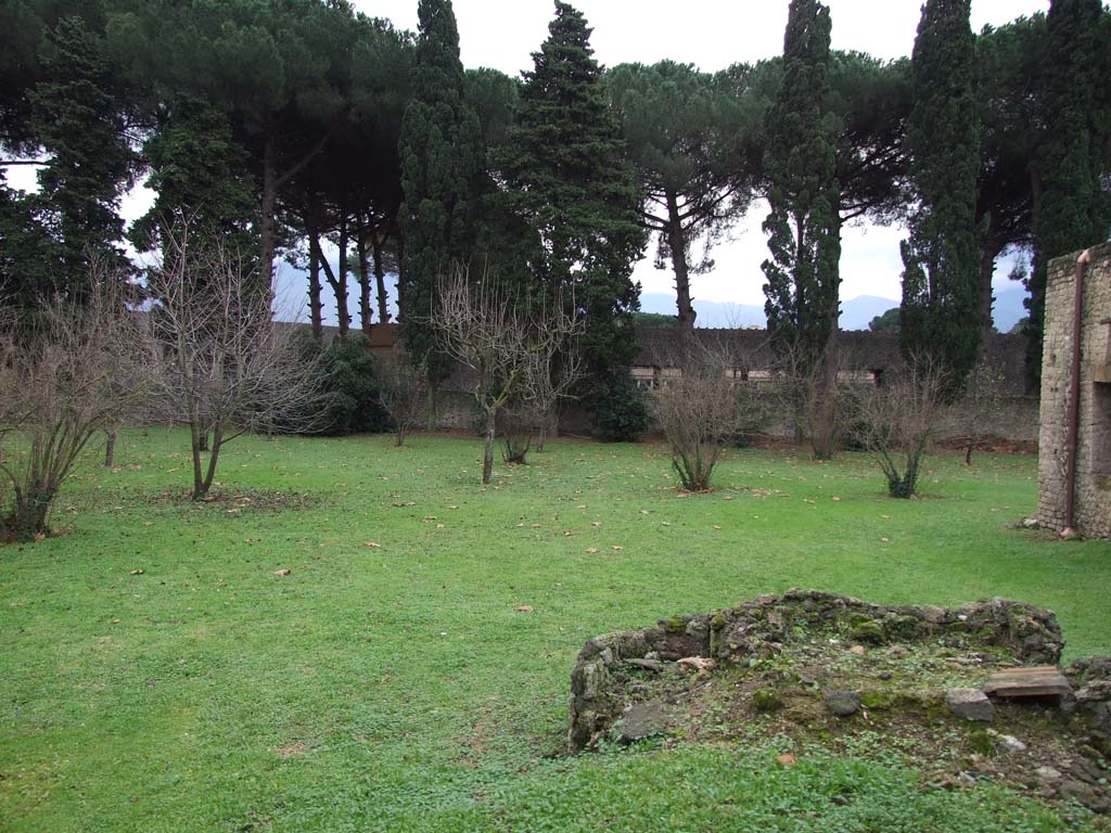 II.4.10/6 Pompeii. December 2006. Looking south across garden.
According to Jashemski, the remains, on the right, may have been one of the water-basins.
This was shown on the plan made at the time of excavation. 
See Jashemski, W. F., 1993. The Gardens of Pompeii, Volume II: Appendices. New York: Caratzas. (p.88).