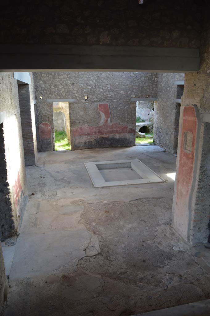 II.4.10 Pompeii. March 2019. Looking south across atrium, from II.4.6. 
Foto Taylor Lauritsen, ERC Grant 681269 DÉCOR.