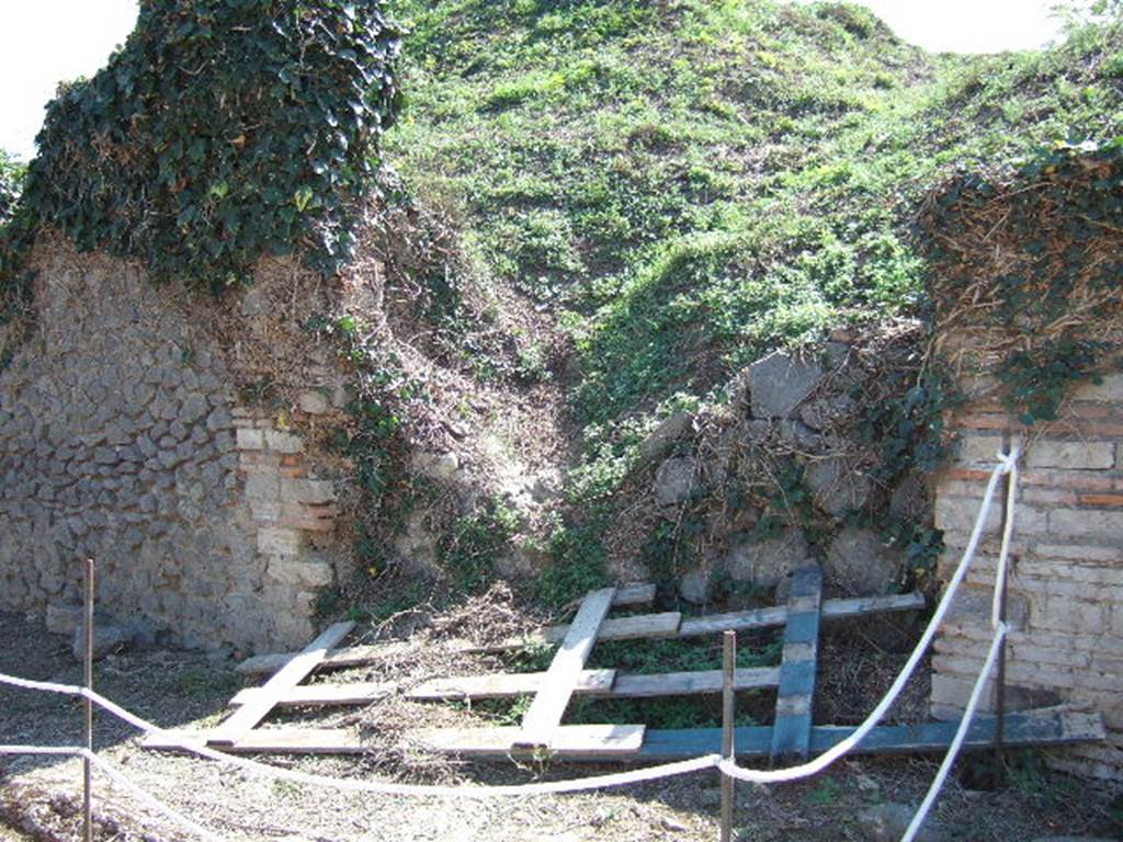 II.5.1 Pompeii. September 2005. Entrance doorway.